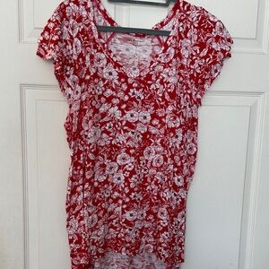 Lane Bryant Red and White Floral V-Neck Short Sleeve Tee